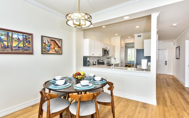Catina Vacation Rental: Bright 2-BR Condo with Lake Views. Located in Lely Resort with Pool, Hot Tub, and Golf Access. Ideal for Golfers and Beachgoers, Minutes from Naples and Marco Island