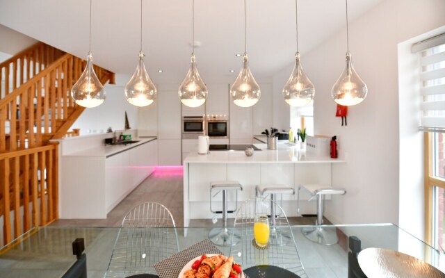 Just Stay Wales-Waterfront Villa-SA1