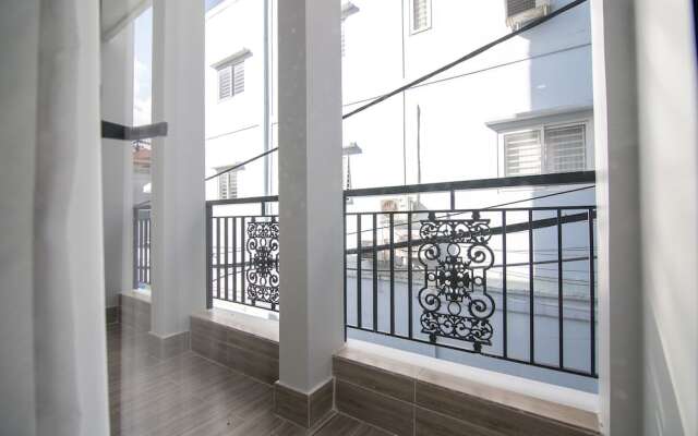 RedDoorz Plus @ Nguyen Van Troi