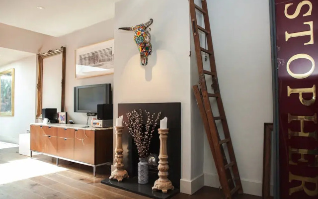 Spacious 2 Bedroom House in Central London