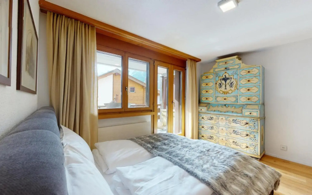 Bright studio with balcony & view to the Matterhorn
