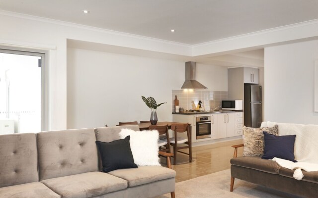 Sleek and Spacious Flat