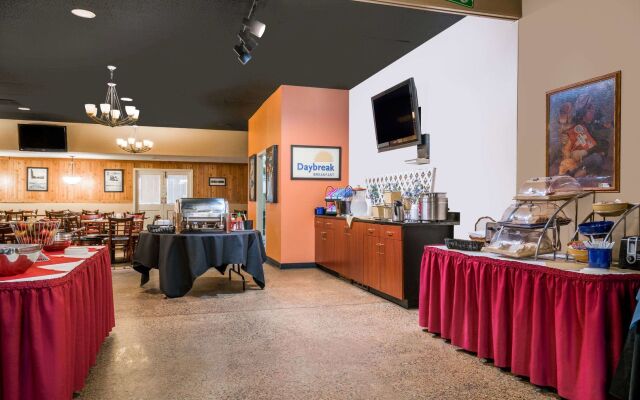 Norwood Inn & Suites La Crosse