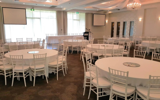 Sfera's Park Suites & Convention Centre