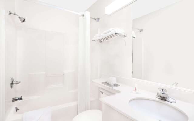 Super 8 By Wyndham Monticello