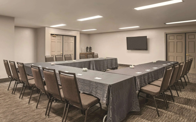 Country Inn & Suites by Radisson, Dubuque, IA