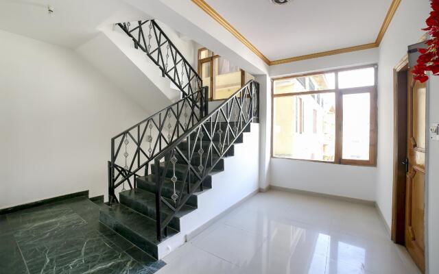 OYO 74401 Aster Garden Suites