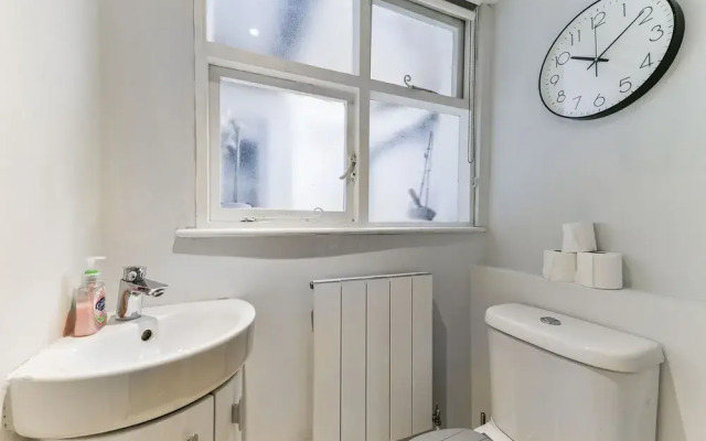 Kensington Queens Gate Apartment