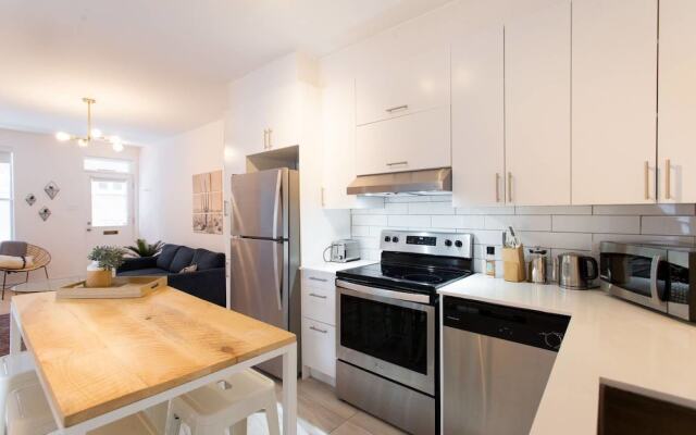 Beautiful and Cozy Steps From Mount-royal