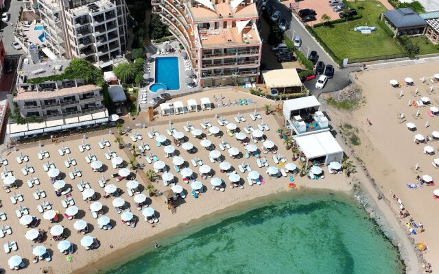 Marty's Beachfront Apartments