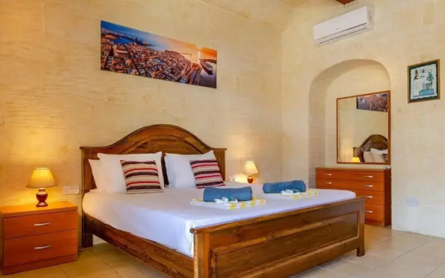 Grand Gozo Farmhouse With Games Room Pool