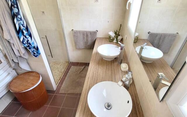 Villa Six-Fours-les-Plages, 5 pièces, 9 personnes - FR-1-316-39