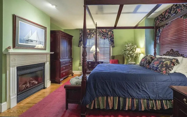 George Brooks House B&B