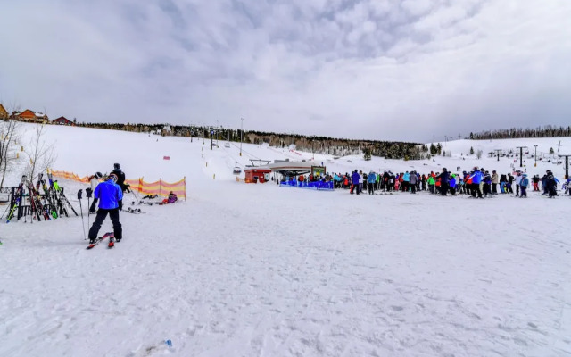 Balcony & Ski Slope Views: Idyllic Granby Condo!