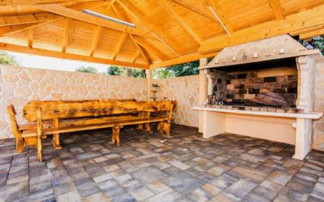 Six-Bedroom Holiday Home in Bibinje