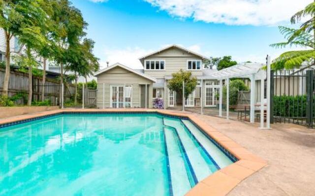 7 Bedroom Elegant House