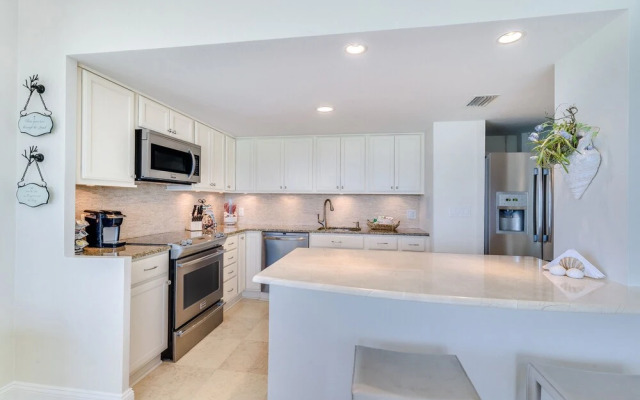 Regatta Beach Club N 913 by Vtrips