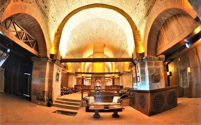 Issız Han Tarihi Butik Otel