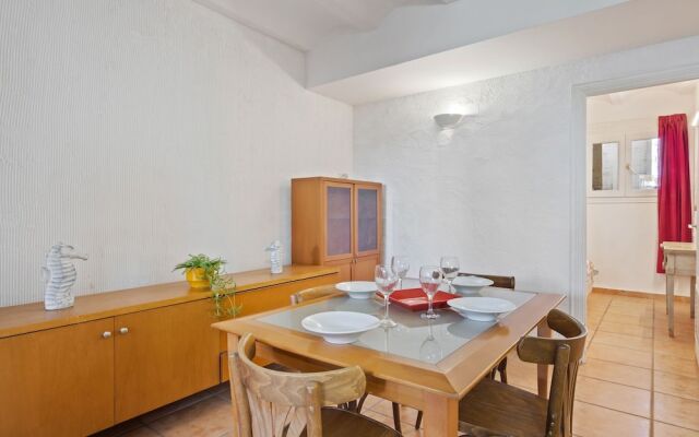 Arty Bungalow in Oliva With Swimming Pool