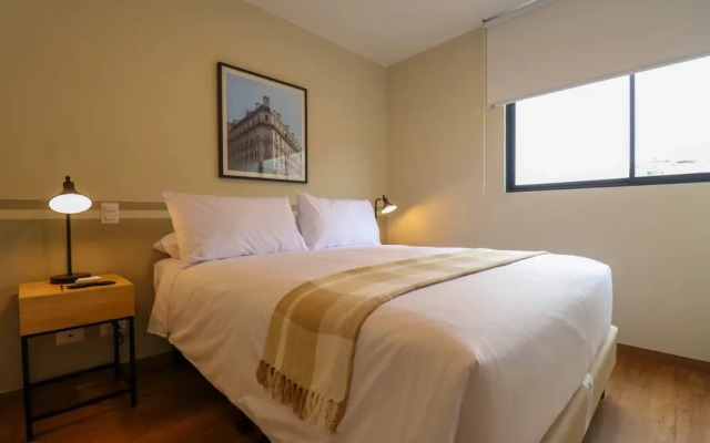 w Glorious 2BR w Perfect Balcony Near Kennedy Park