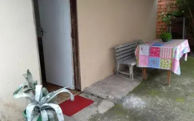 Kitnet 600 metros da praia da Enseada