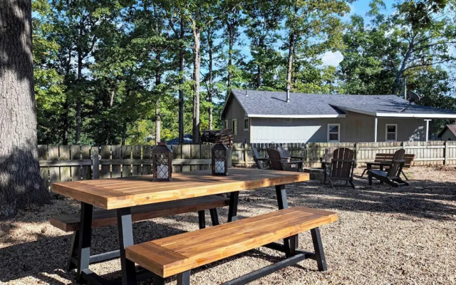 White Oak Landing Spacious 6 BDR w/ Boat Slip!