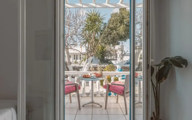 Dibellee Mykonos Studios