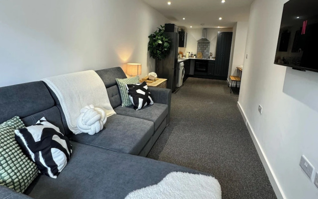 Modern 1-bed Apartment - Sleeps 4 & Central Links