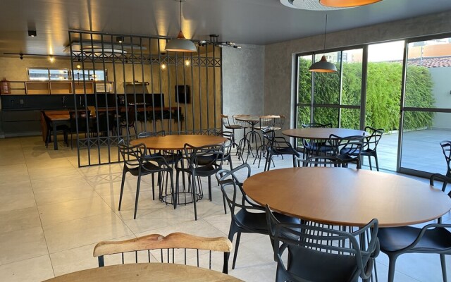 Bela Hospedagem - Lindo flat no Box 150