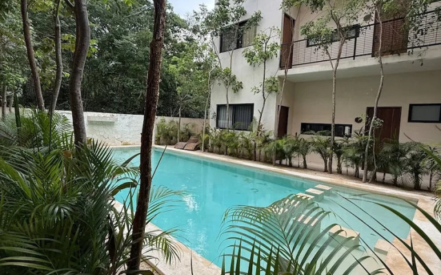 Great 3 Bedroom Apartment and Private Pool!