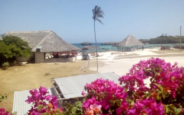 Beach Front Nicky Villa - Watamu Beach