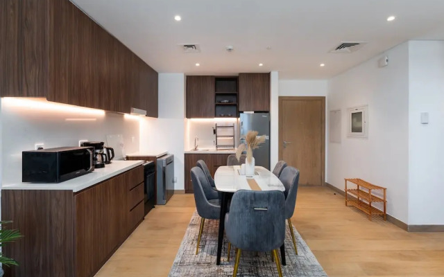 Contemporary La Mer 1BR w Beach Access