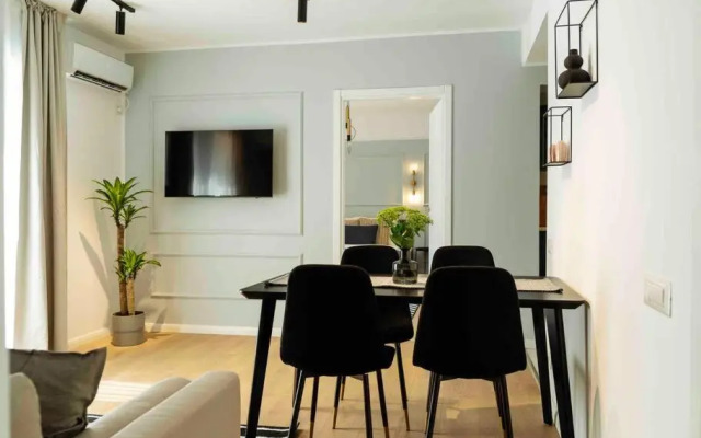 Bright 2BR Apartment - Top Location - City Balcony