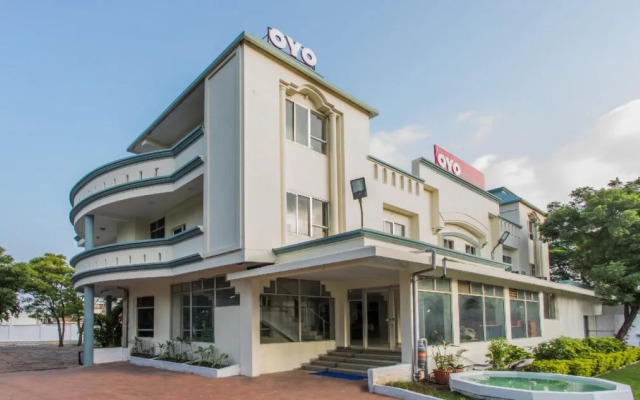 OYO 18333 Hotel The Awesome