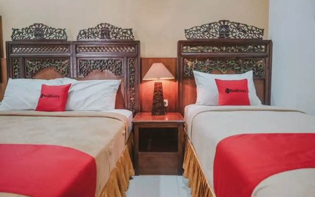RedDoorz near Galeria Mall 2