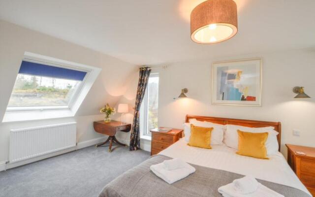 Blackmount House