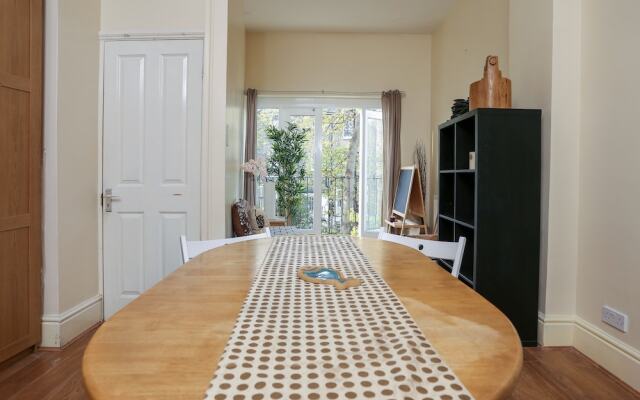 3 Bed Kensington Apartment with Balcony