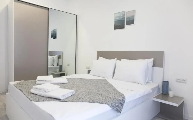 Brand new, bright, 1 bedroom unit, 100 Mbps Wi-Fi.