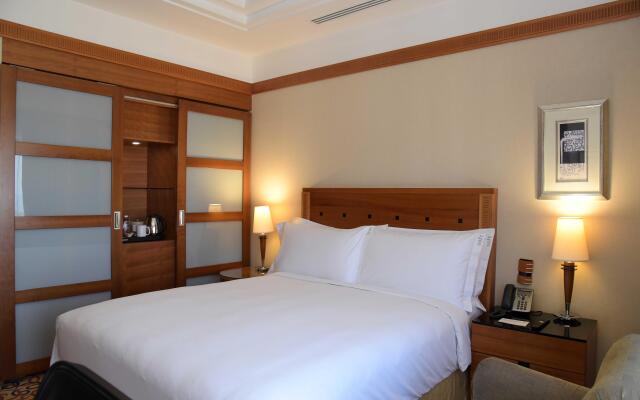 Holiday Inn Suites Kuwait Salmiya