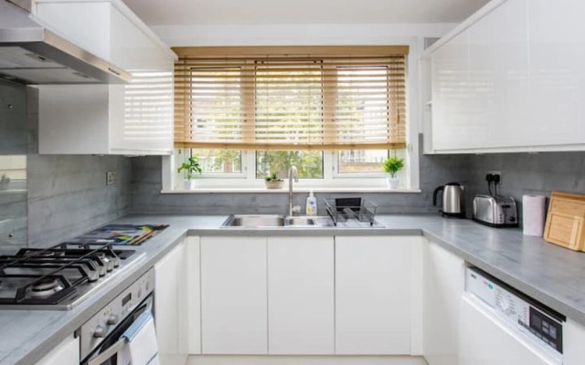 Spacious 3 Bedroom Apartment With Large Balcony