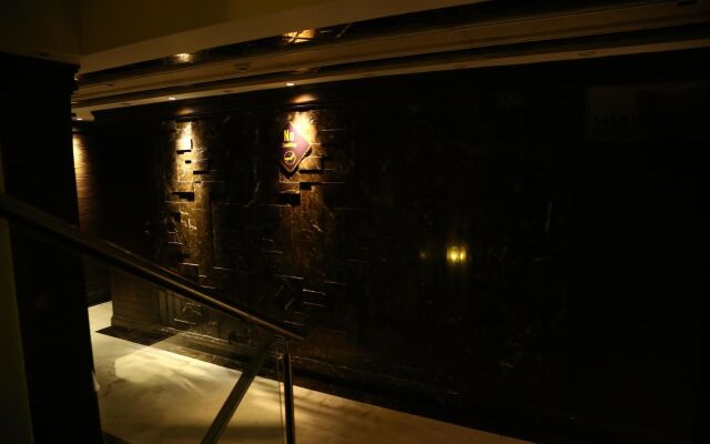 OYO 857 The First Hotel