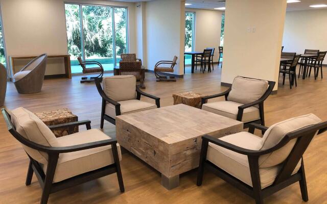 Travelodge by Wyndham Panama City Beach / Beachfront
