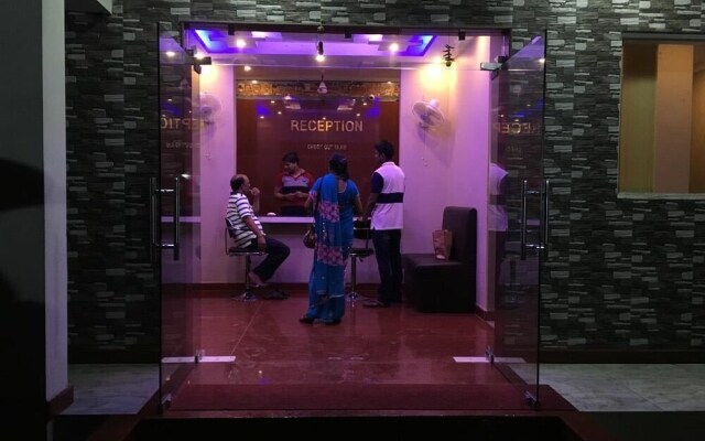 Fabhotel Deepak Palace