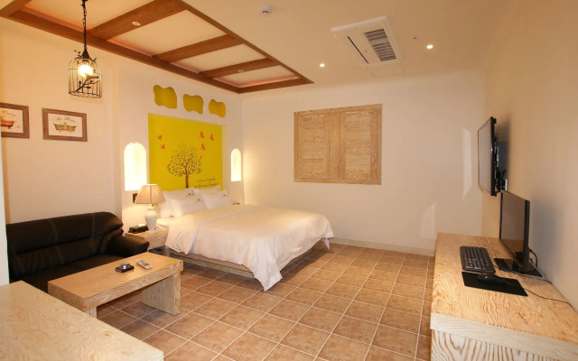 River Hotel