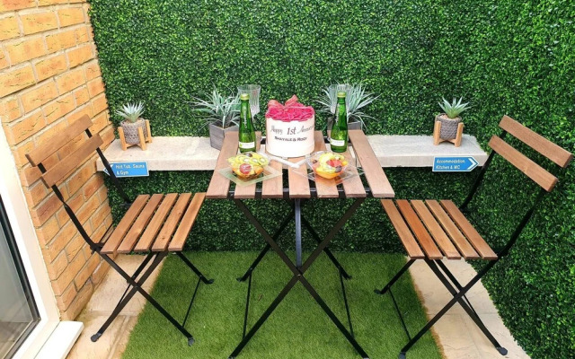 Private Hot Tub, Sauna, Ice Bath Gym Apartment