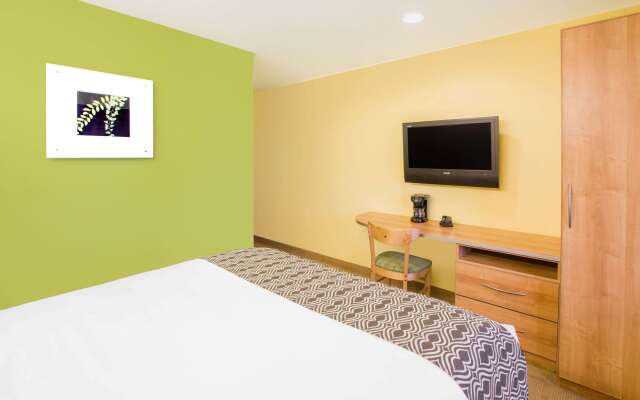 Microtel Inn & Suites by Wyndham Delphos