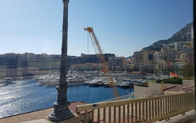 Vue mer.Tranquilité.Cap d'Ail à 10 mn de MONACO