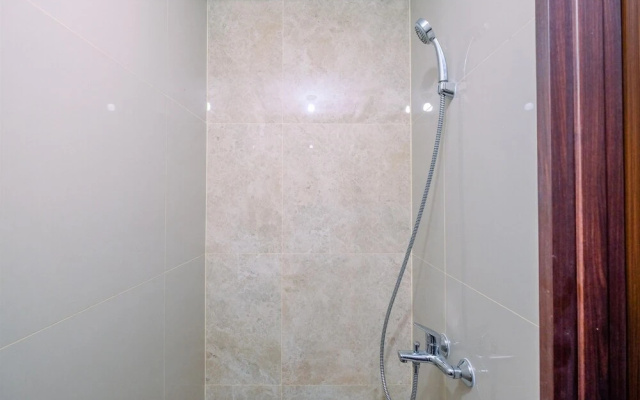 Warm And Minimalist Studio Room Transpark Cibubur Apartment