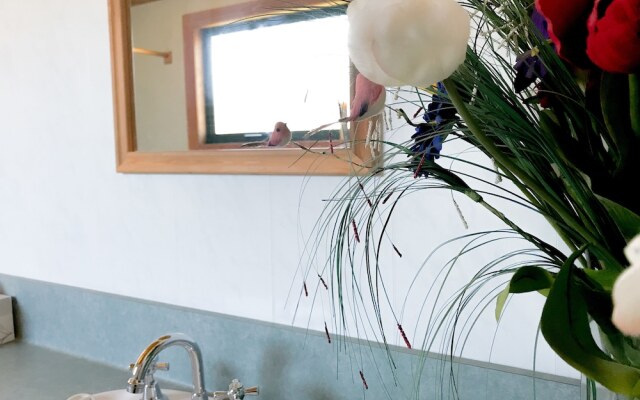 Meredith House & Apartments Strahan