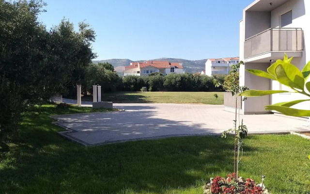 Modern Apartment in Kastel Stafilic With Fenced Garden